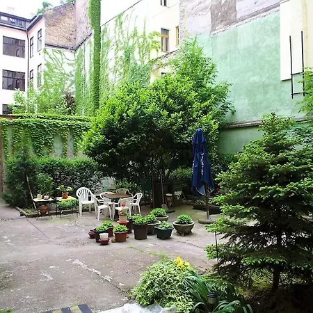 Raday Street - Your Own Ruin Pub In Apartment Budapest