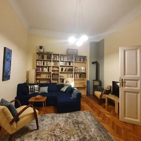 Raday Street - Your Own Ruin Pub In Apartment