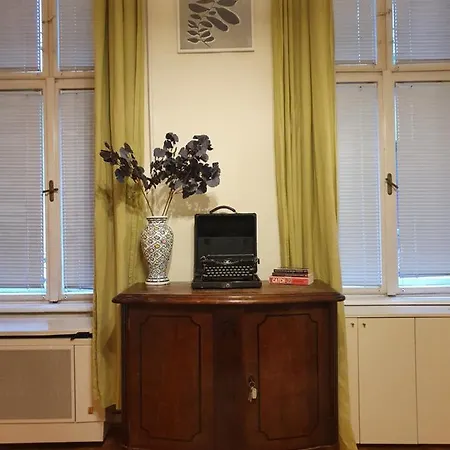 Raday Street - Your Own Ruin Pub In Apartament *
