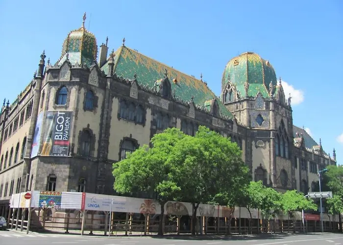 Raday Street - Your Own Ruin Pub In Apartamento *