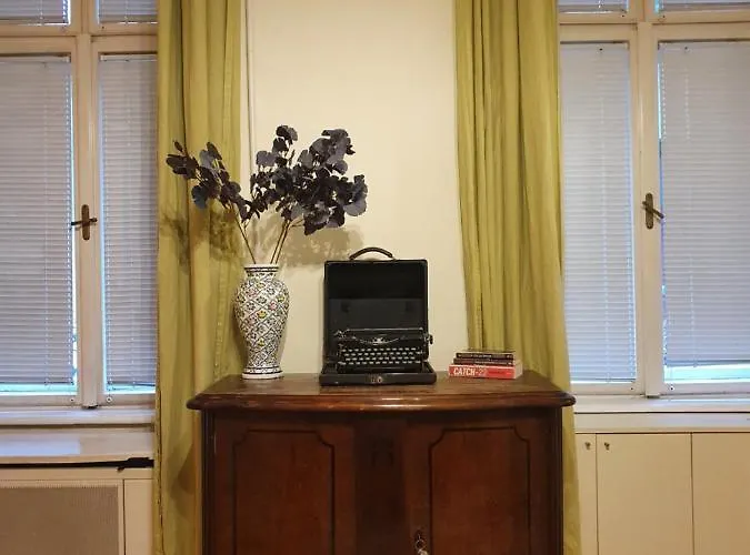 Raday Street - Your Own Ruin Pub In Apartament *